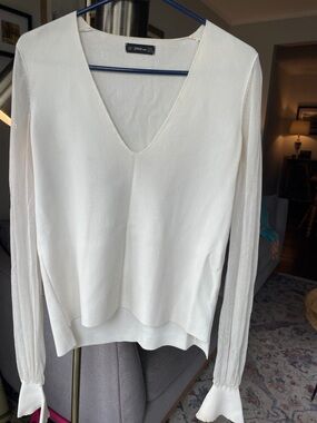 Zara White V-Neck Lightweight Knit Top